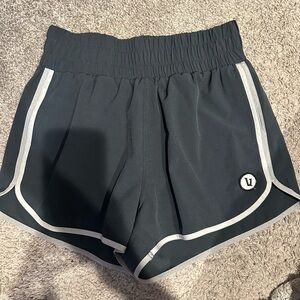 Vuori Shorts